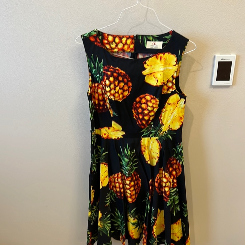 Aloha! What a fun dress for a themed or summer party!